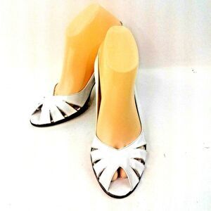 Stuart Weitzman Womens White 3" Stacked Heels With Toe Cut-Outs Size 7.5M